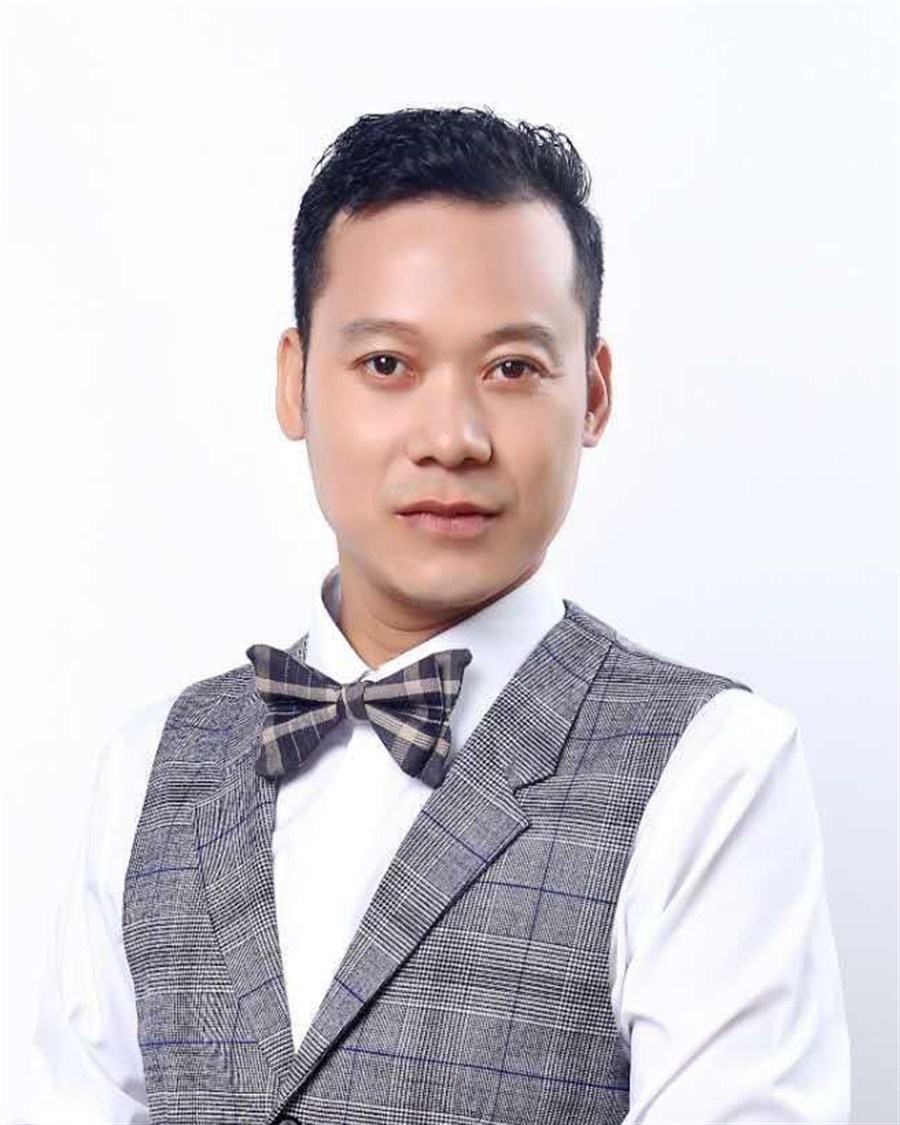 创办人 云霄